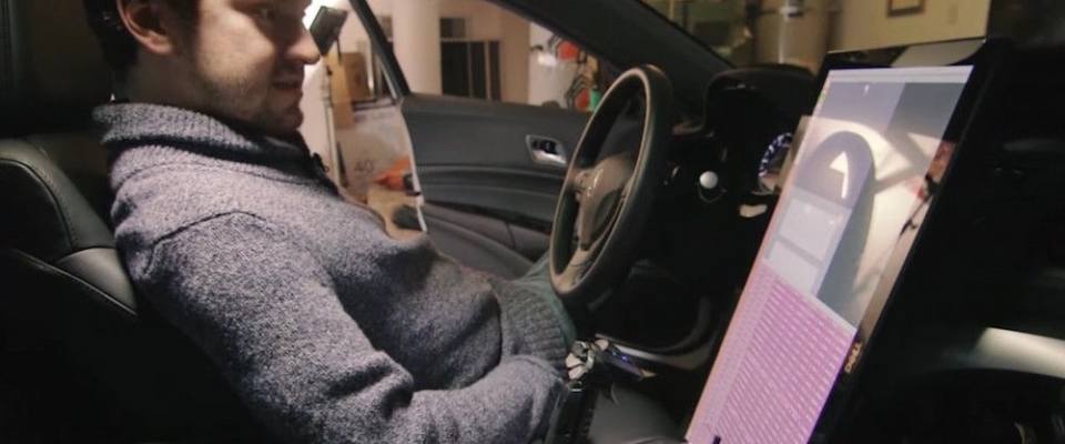 Hacker dell'iPhone Costruisce Automobile con Autopilota in un Mese
